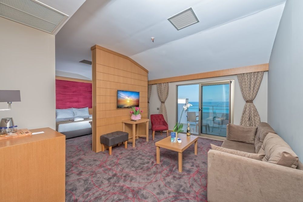Ramada Resort By Wyndham Unye Buitenkant foto